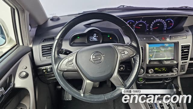 KG모빌리티(SsangYong) Korando 투리스모 4WD RX 9인승, 2016 13
