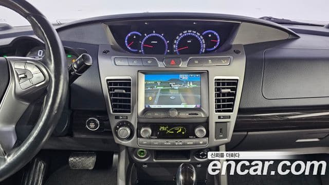 KG모빌리티(SsangYong) Korando 투리스모 4WD RX 9인승, 2016 14