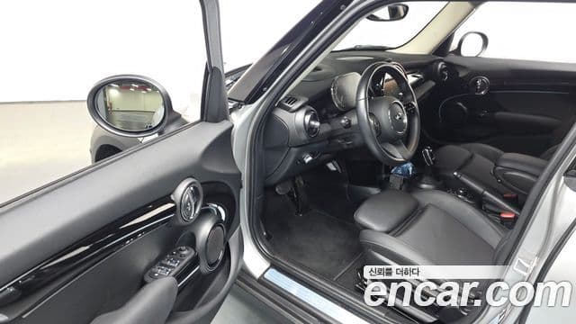 Mini Cooper 3세대, 2024 11