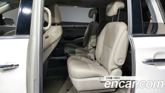 Kia All New Carnival Prestige, 2015 12