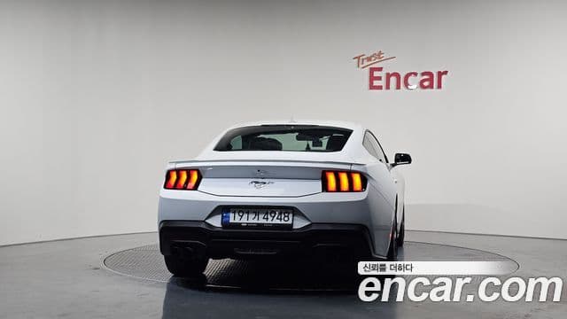 Ford Mustang 7세대 2.3 EcoBoost Premium купе, 2024 4
