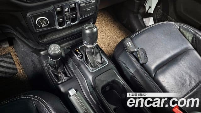 Jeep Wrangler (JL) 2.0 Overland 4도어, 2019 9