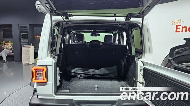 Jeep Wrangler (JL) 2.0 Overland 4도어, 2019 13