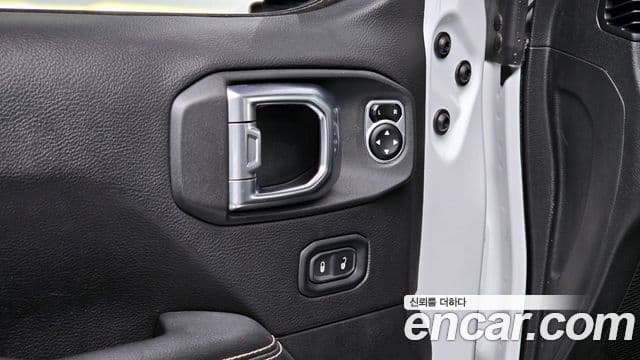 Jeep Wrangler (JL) 2.0 Overland 4도어, 2019 19