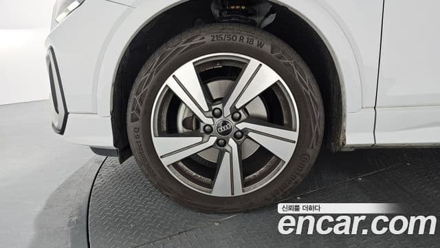 Audi Q2 Premium, 2023 все фото