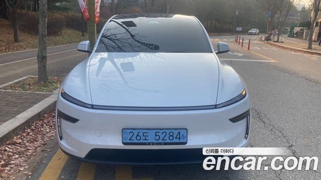 Tesla модель Y, 2025 1