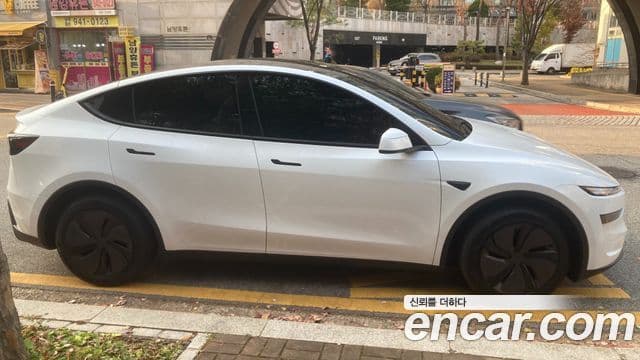 Tesla модель Y, 2025 4