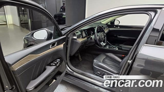 Kia K5 3세대 Signature, 2022 11