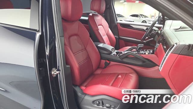 Porsche Cayenne (PO536), 2023 10