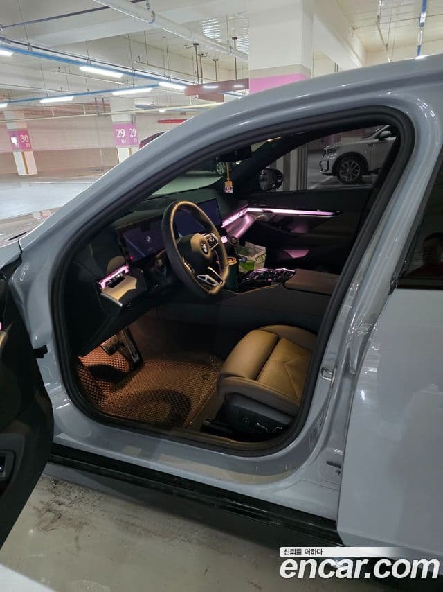 BMW 5시리즈 (G60) 520i M Sport, 2025 9