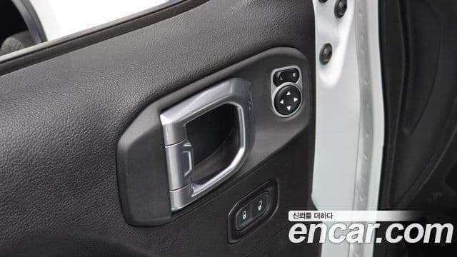 Jeep Wrangler (JL) 2.0 Overland 4도어, 2019 17