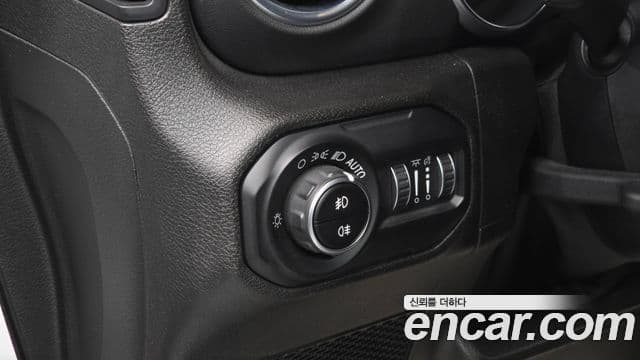 Jeep Wrangler (JL) 2.0 Overland 4도어, 2019 18