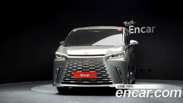 Lexus LM 2세대 500h Royal, 2025 3