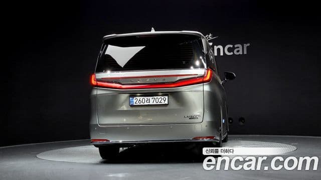 Lexus LM 2세대 500h Royal, 2025 4