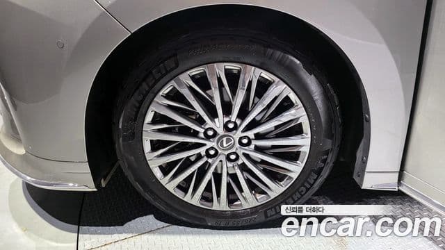 Lexus LM 2세대 500h Royal, 2025 все фото