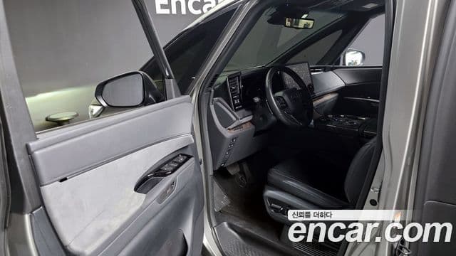 Lexus LM 2세대 500h Royal, 2025 10