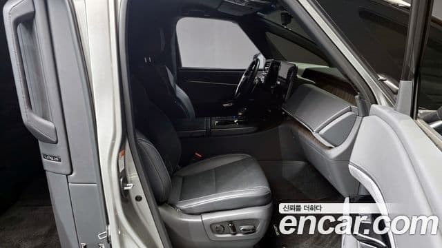 Lexus LM 2세대 500h Royal, 2025 11