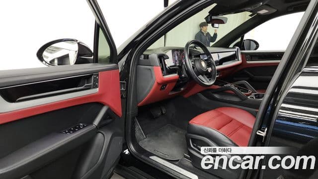 Porsche Cayenne (PO536), 2024 10