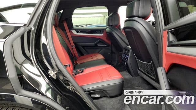 Porsche Cayenne (PO536), 2024 12