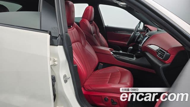 Maserati Levante 3.0 AWD Sport, 2017 10