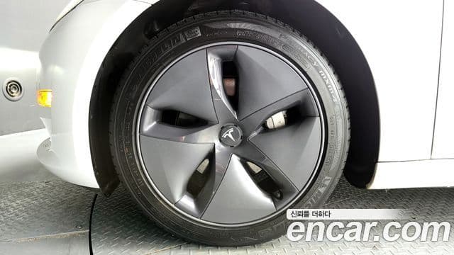 Tesla модель 3 Standard Range Plus, 2020 все фото