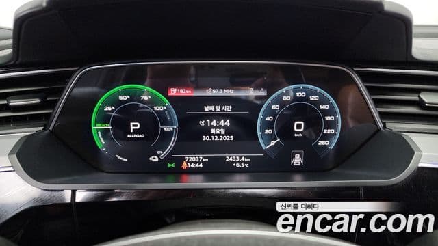 Audi e-Tron 55 Quattro Sportback, 2022 8