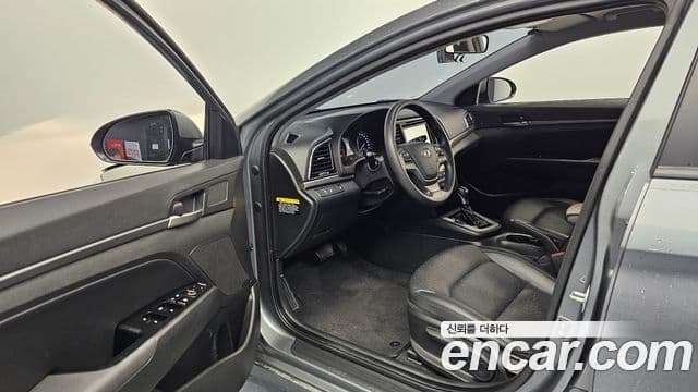 Hyundai Avante AD 1.6 GDI Value Plus, 2017 10