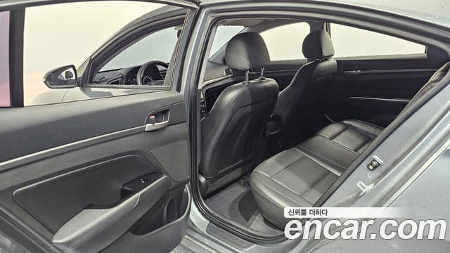 Hyundai Avante AD 1.6 GDI Value Plus, 2017 11