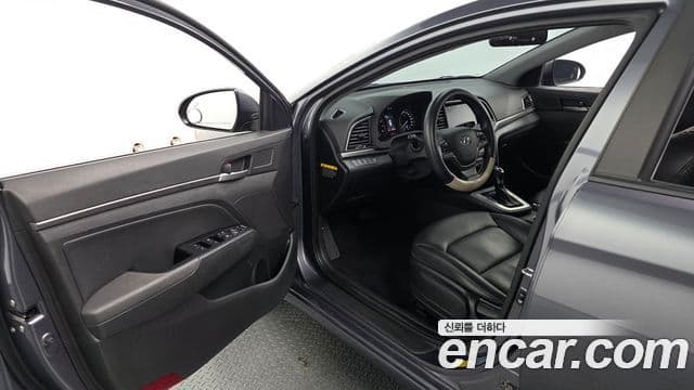 Hyundai Avante AD 1.6 GDI Value Plus, 2018 11