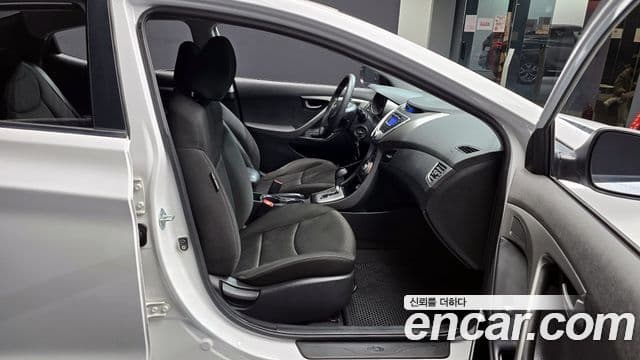 Hyundai Avante MD M16 GDI Deluxe, 2011 10