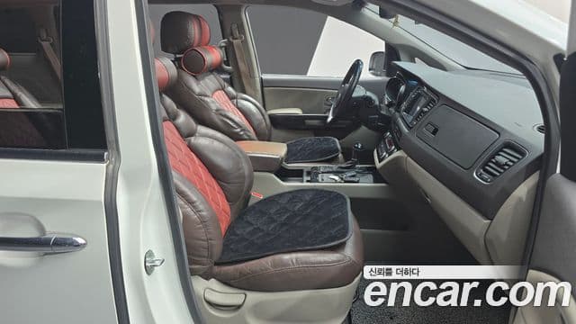 Kia All New Carnival VIP, 2016 10
