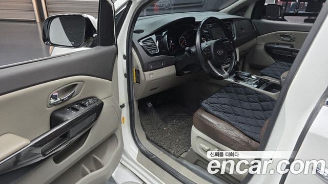 Kia All New Carnival VIP, 2016 11
