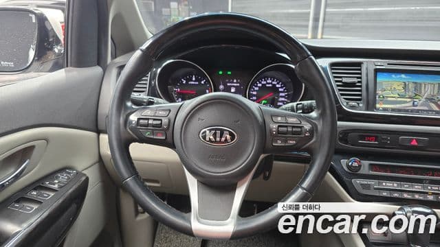 Kia All New Carnival VIP, 2016 14