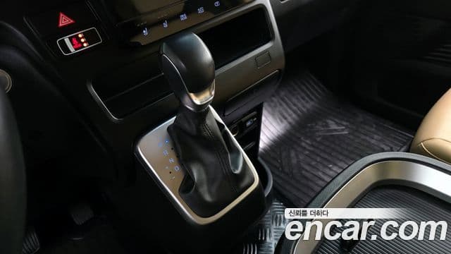 Hyundai Staria Modern, 2023 9