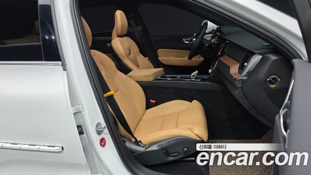 Volvo XC60 2세대 B6 Ultimate Bright, 2024 11