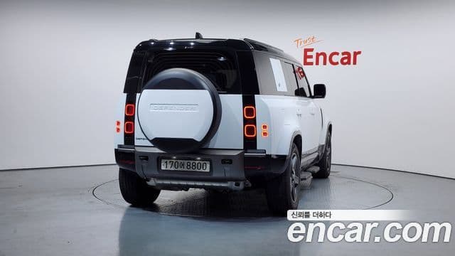 Land Rover Defender (L663) 110 P300 X-Dynamic SE, 2024 4