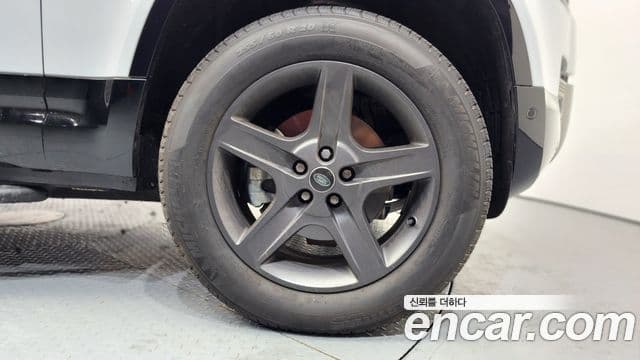 Land Rover Defender (L663) 110 P300 X-Dynamic SE, 2024 все фото