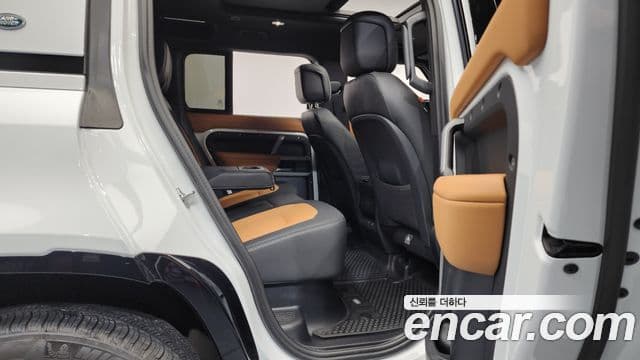 Land Rover Defender (L663) 110 P300 X-Dynamic SE, 2024 12