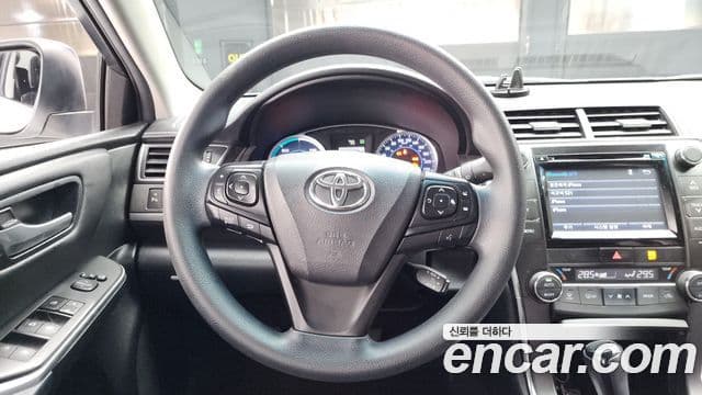 Toyota New 캠리 гибрид LE, 2016 13