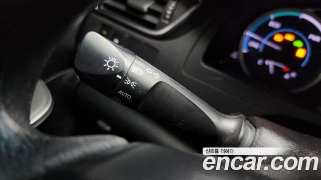 Toyota New 캠리 гибрид LE, 2016 18