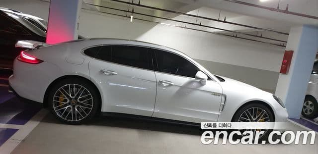 Porsche Panamera (971) 4.0 турбо S E-гибрид, 2023 2