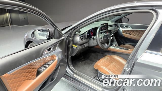 Genesis G70 Elite, 2019 1