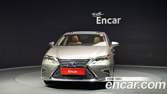 Lexus New ES300h XV60, 2017 3