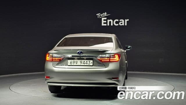 Lexus New ES300h XV60, 2017 4