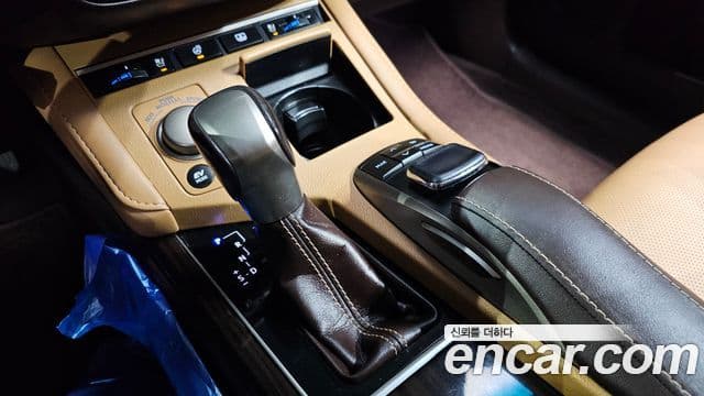 Lexus New ES300h XV60, 2017 9