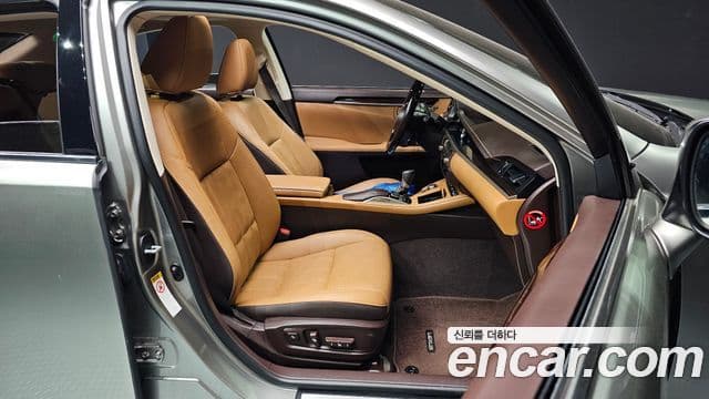 Lexus New ES300h XV60, 2017 10