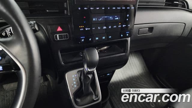 Hyundai Staria Modern, 2023 9