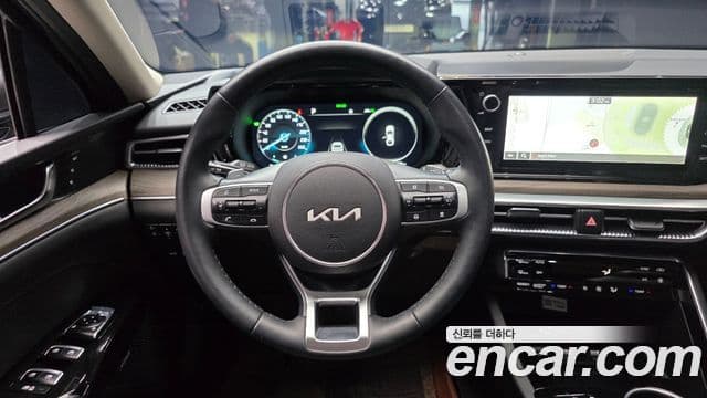 Kia K5 гибрид 3세대 Signature, 2023 13