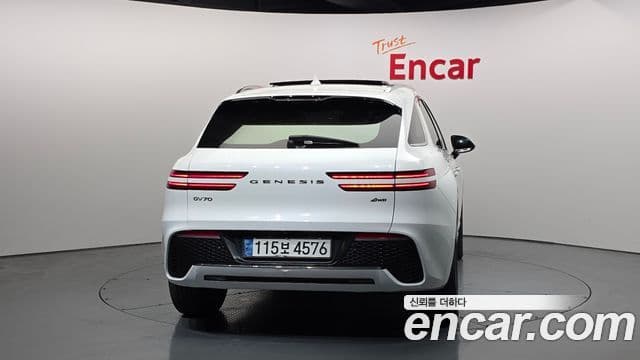 Genesis GV70, 2021 4