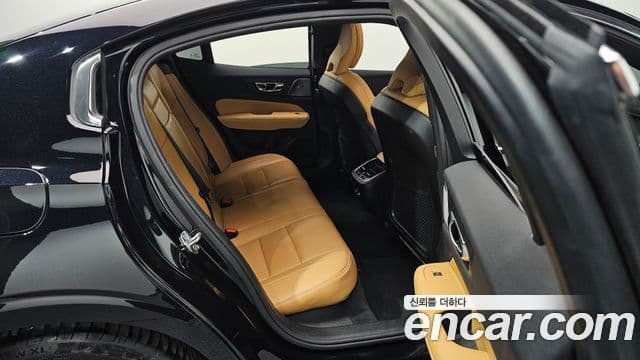 Volvo S60 3세대 T5 Inscription, 2020 11